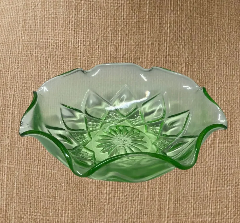 Hazel Atlas Diamond Arches #732 Uranium Glass Ruffled Berry Bowl Green 1929